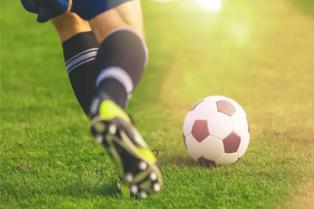 Zasady piłki nożnej – poznaj najważniejsze z nich