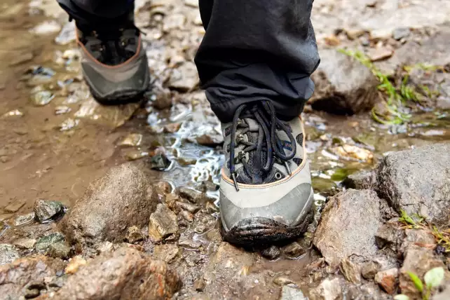 jak czyścić buty trekkingowe
