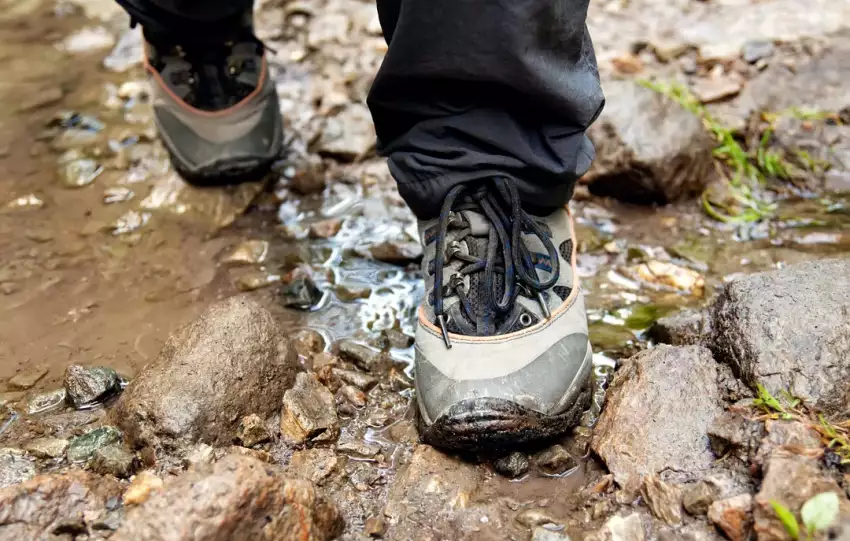 jak czyścić buty trekkingowe