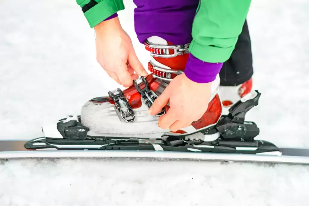 jak dopasować buty narciarskie do poziomu zaawansowania