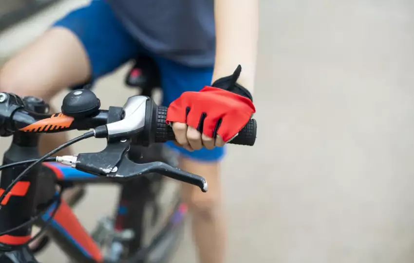 jakie rękawiczki na rower wybrać