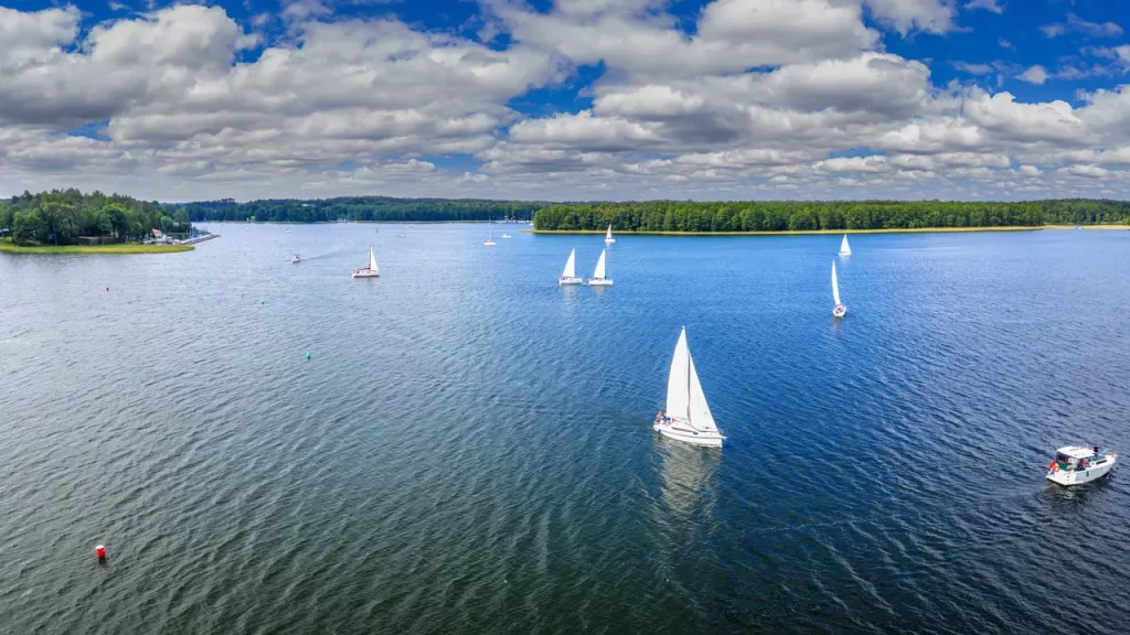 pod namiot nad jeziorem - mazury