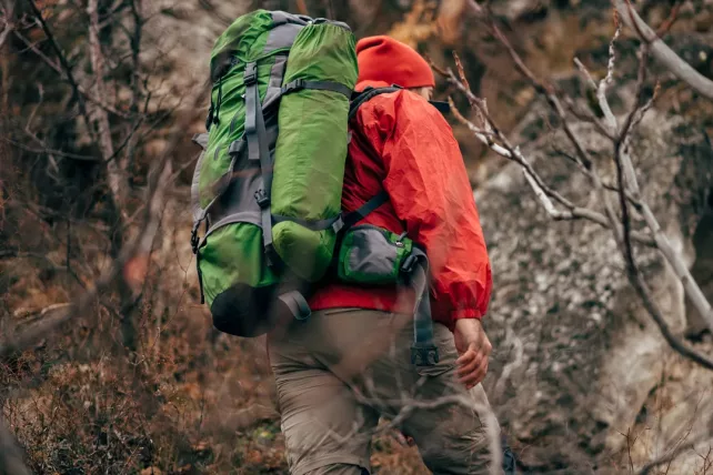 jak dopasować plecak trekkingowy