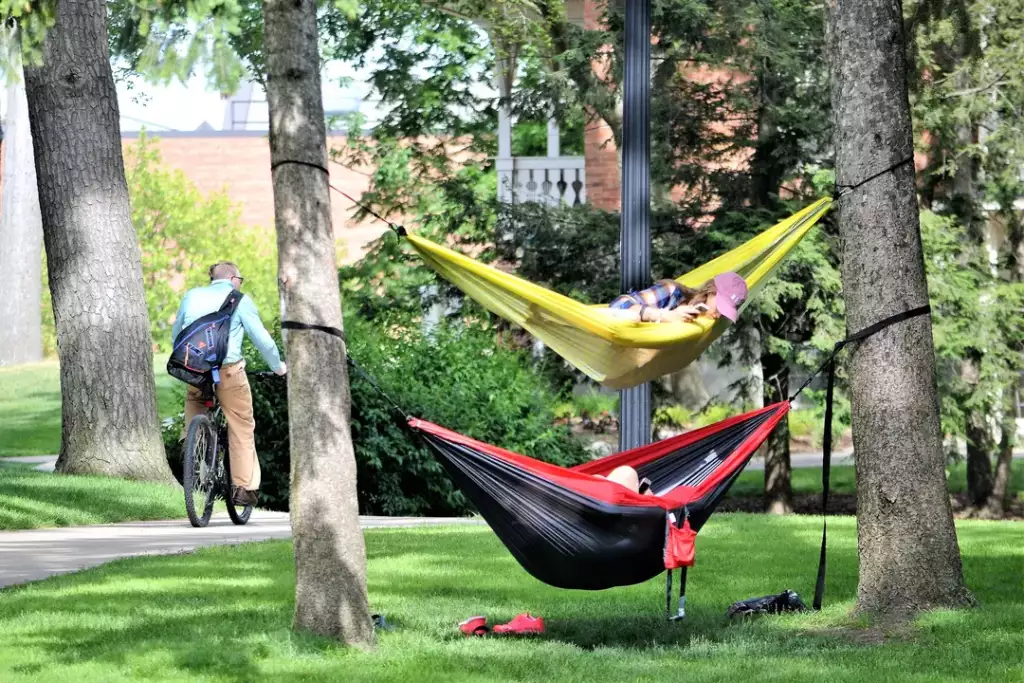 jak zawiesić hamak
