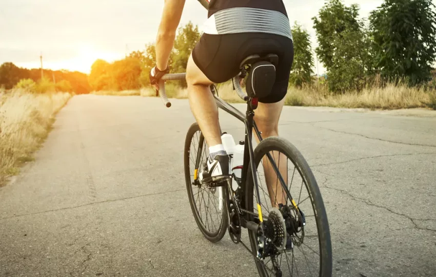 jakie spodenki rowerowe z wkładką wybrać