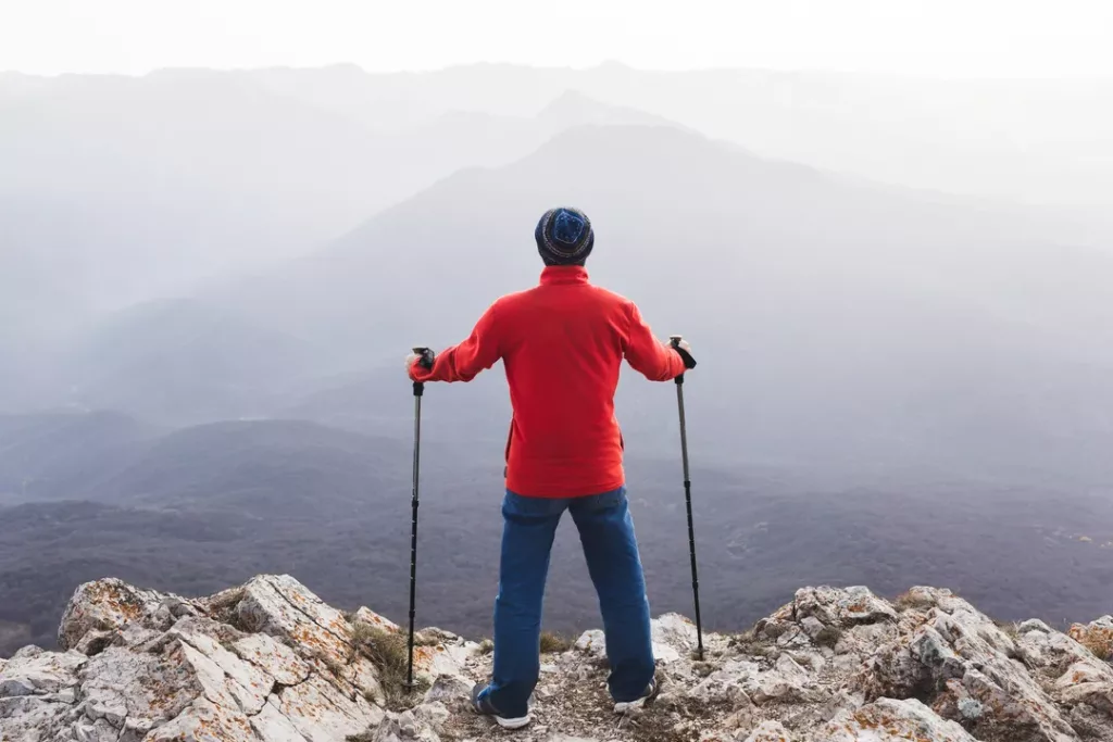 jak chodzić z kijkami trekkingowymi