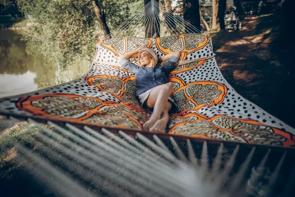 jak spać w hamaku