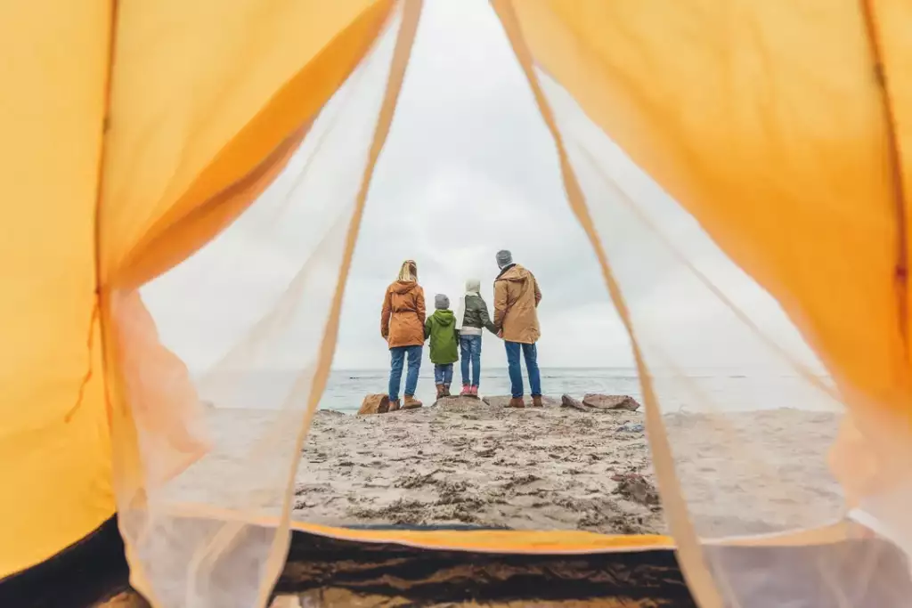 namiot na plaży - czy można rozbić