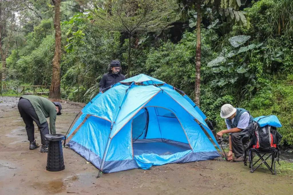jak zabezpieczyć namiot przed deszczem