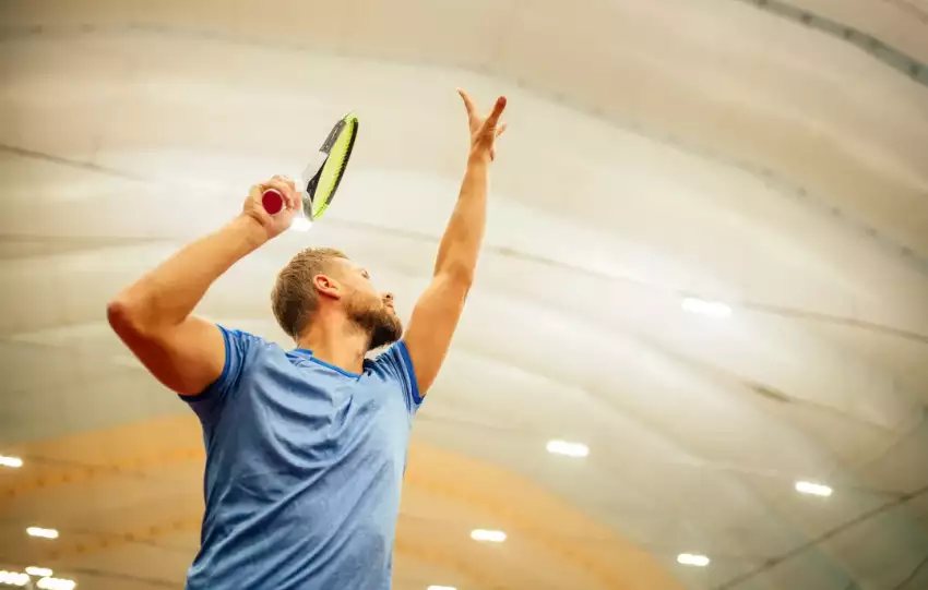 gra w kometkę a badminton