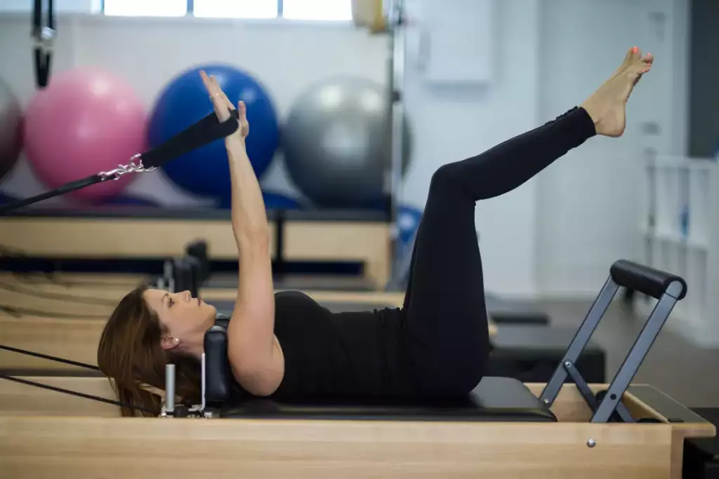 co to jest pilates przy ścianie