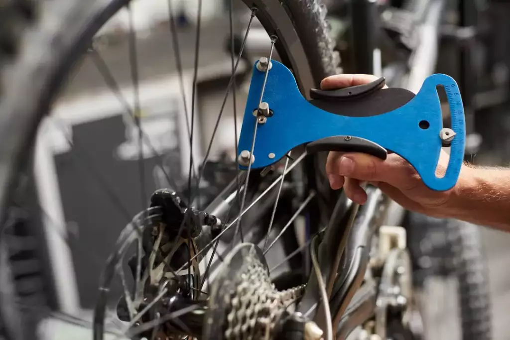 sposoby na piszczące hamulce w rowerze