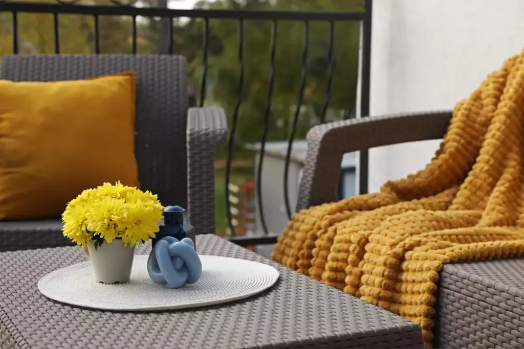 jakie meble na wąski balkon