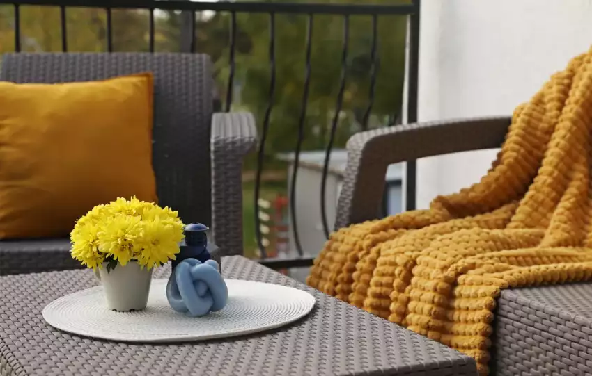 jakie meble na wąski balkon