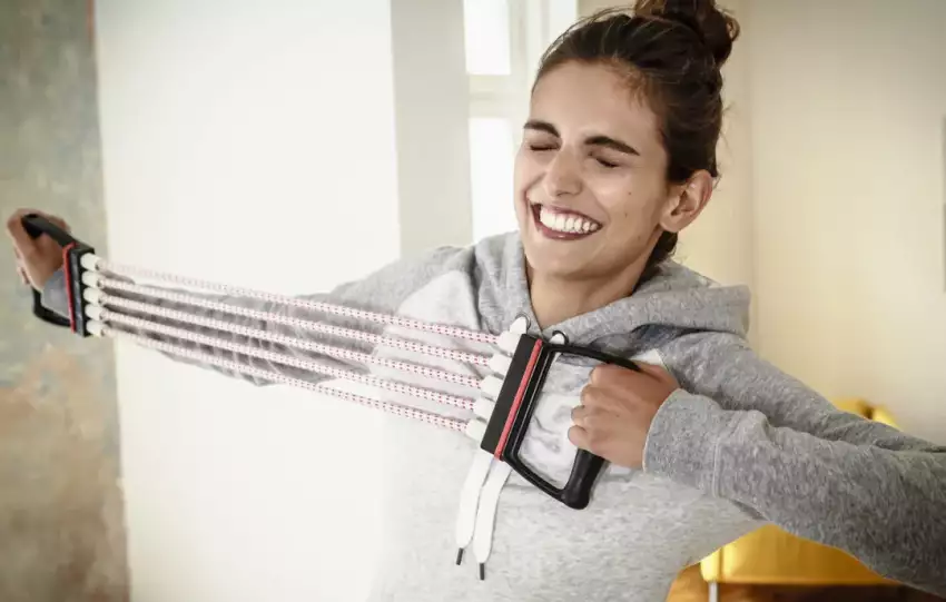 jak ćwiczyć z ekspanderem