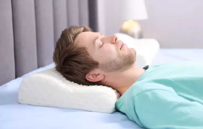 jak spać na poduszce ortopedycznej