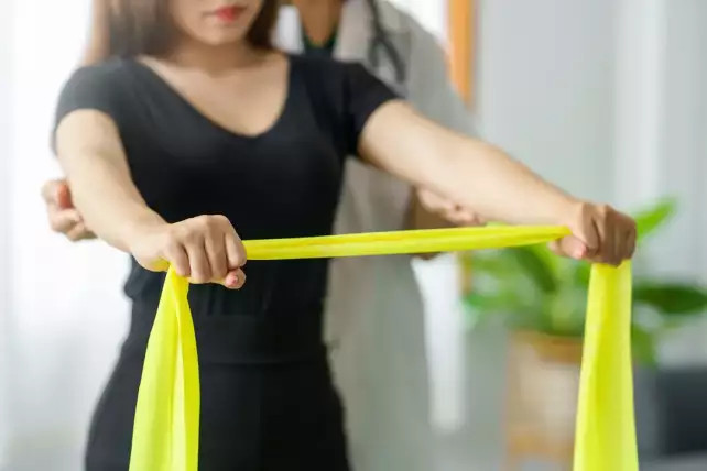 jakie ćwiczenia z gumą oporową