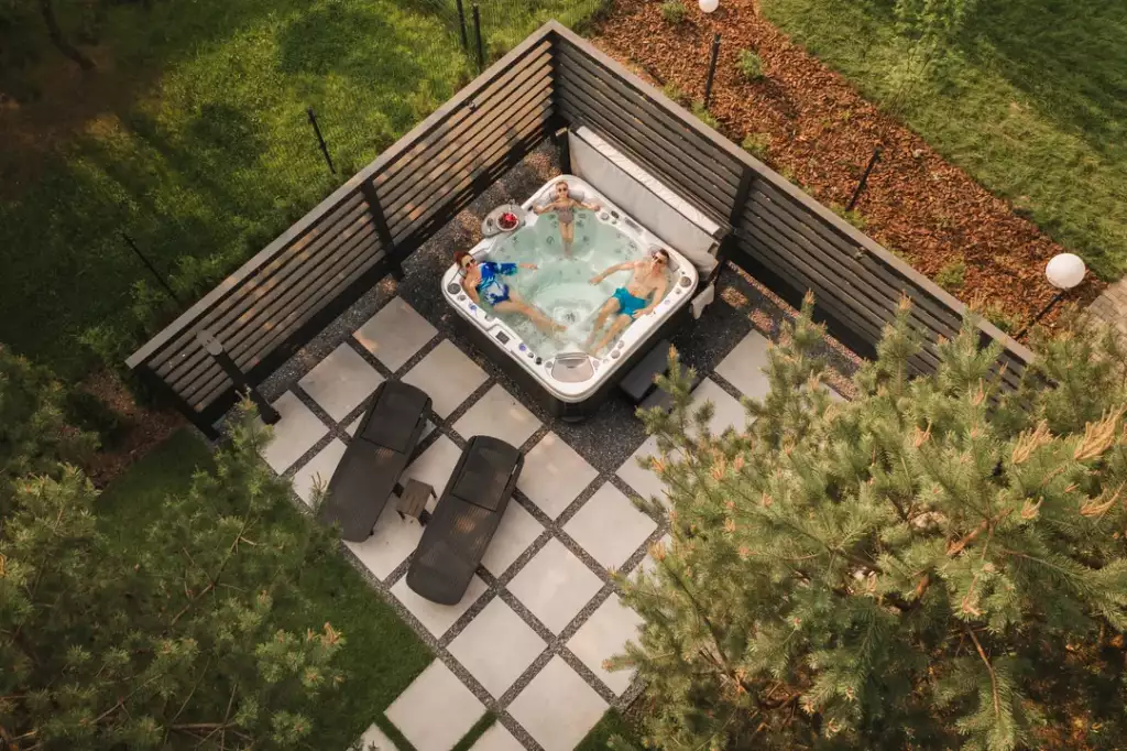 na czym postawić jacuzzi ogrodowe
